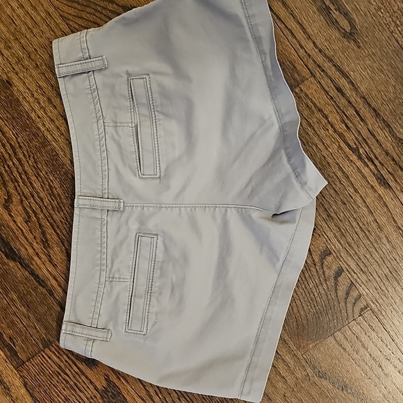 Old Navy Light Grey Low-Rise Women's Shorts - Picture 3 of 6